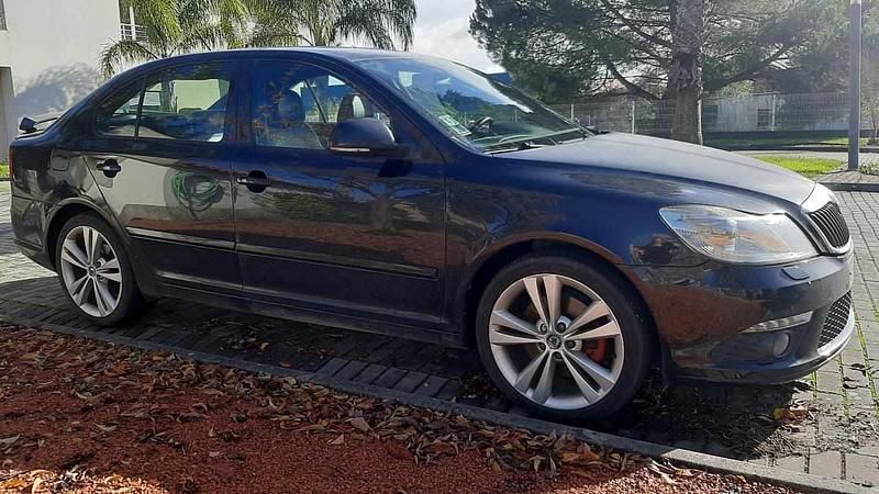 Preto Usado 2011 Skoda Octavia RS Citadino | € 8.500 - Imagem 1/4
