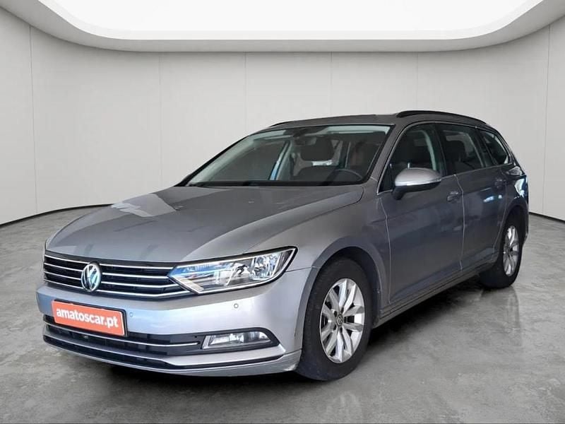Usado VW Passat 120 HP (88 kW) 2018 Cinzento