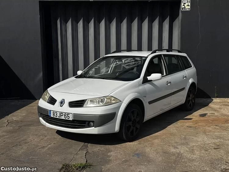 Branco Usado 2007 Renault Mégane II Luxe Sedan | € 2.490 (Preço justo) - Imagem 1/1