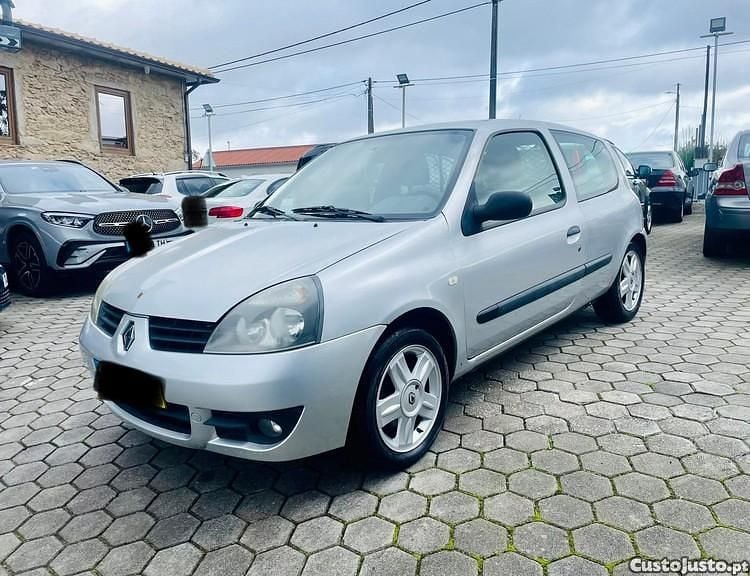 Usado Renault Clio II SE 68 HP (50 kW) 2007 Cinza
