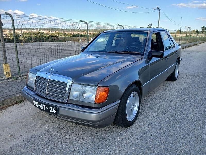 Usado 1991 Mercedes E260 Sedan | € 5.500 - Imagem 1/4