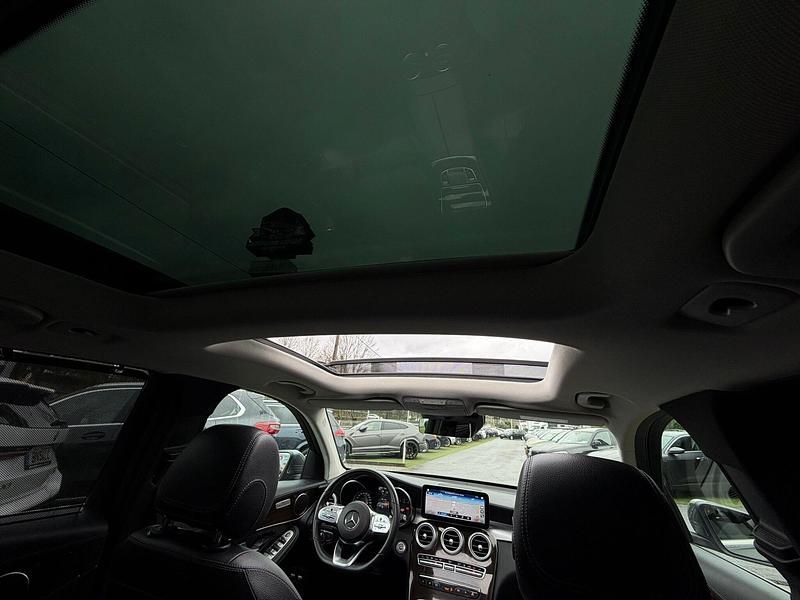 Usado Mercedes GLC300 313 HP (230 kW) 2022 Cinza SUV