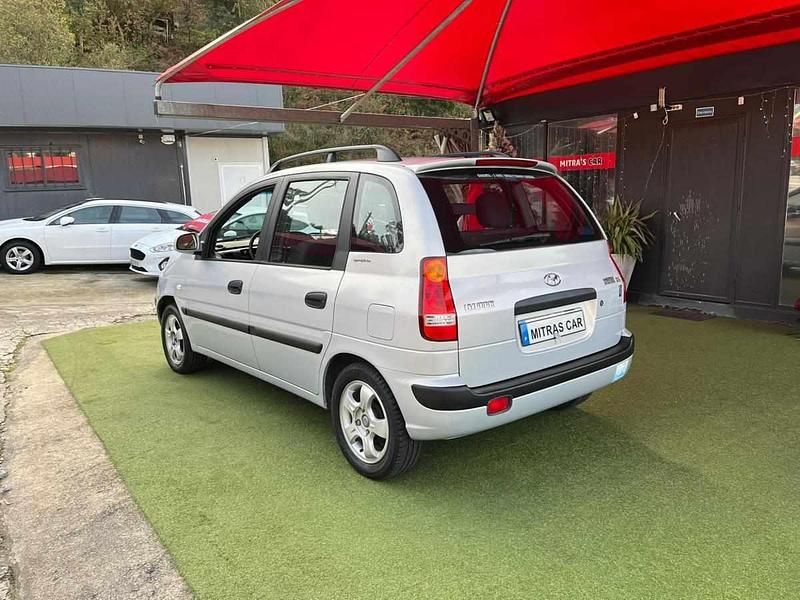 Usado Hyundai Matrix 103 HP (75 kW) 2002 Cinzento Monovolume