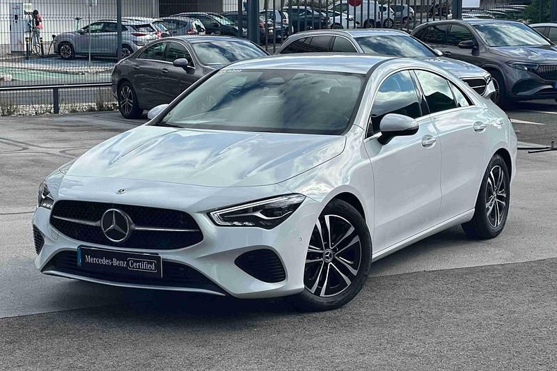 Branco Usado 2024 Mercedes CLA180 Sedan | € 42.900 (Caro) - Imagem 1/4