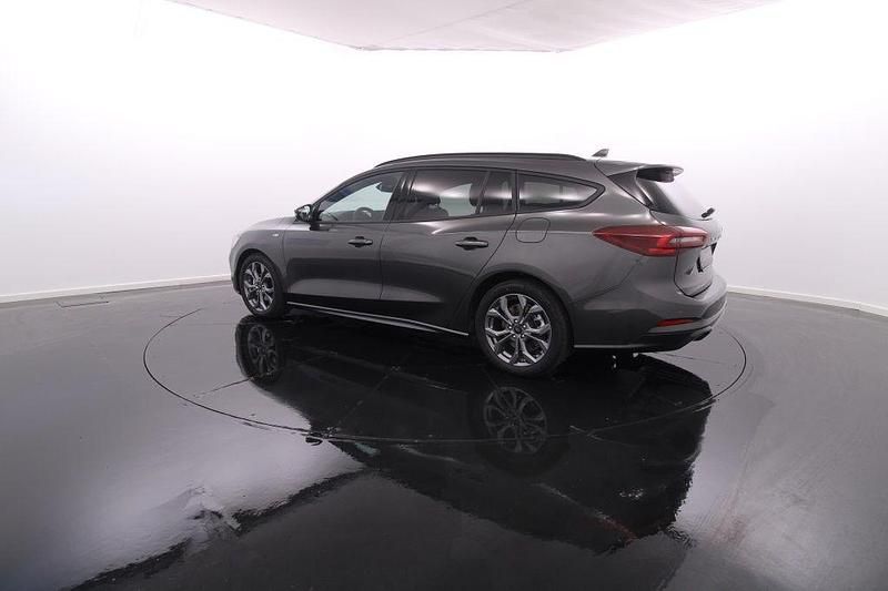 Usado Ford Focus 115 HP (84 kW) 2023 Cinzento Carrinha