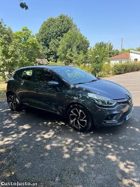 Cinza Usado 2017 Renault Clio IV | € 12.500 (Caro) - Imagem 1/1