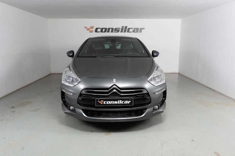 Usado DS Automobiles DS5 Be Chic 115 HP (84 kW) 2014 Cinza Citadino