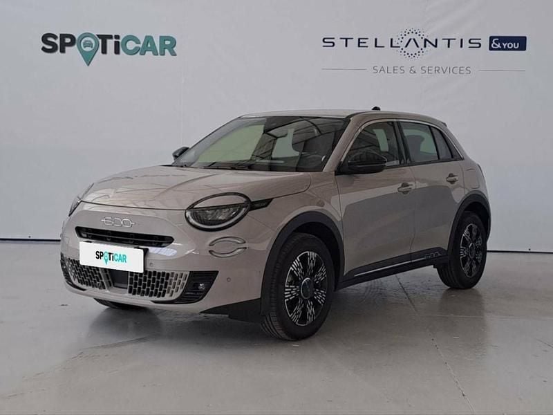 Bege Usado 2025 Fiat 600 SUV | € 24.500 (Preço justo) - Imagem 1/4