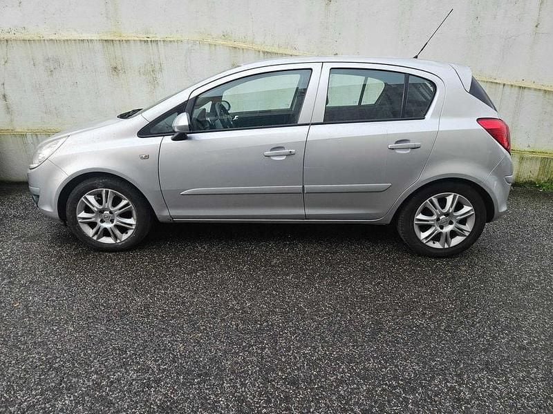 Usado 2007 Opel Corsa Cosmo Sedan | € 3.780 (Preço justo) - Imagem 1/4