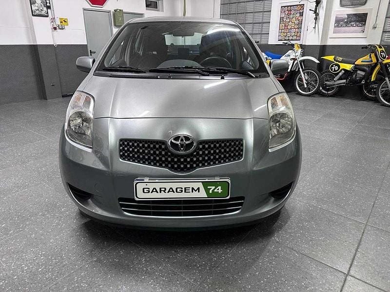 Cinza Usado 2008 Toyota Yaris | € 6.500 (Preço justo) - Imagem 1/4