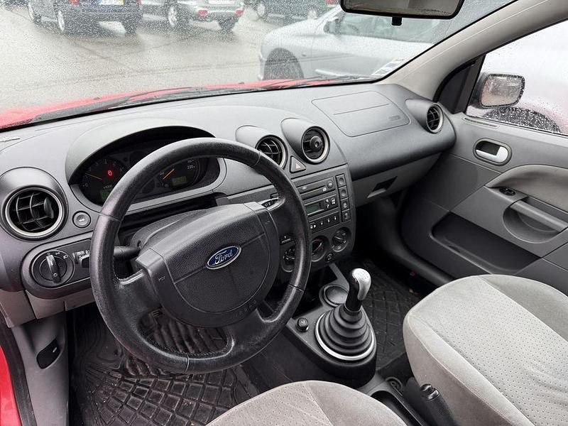 Usado Ford Fiesta Ghia 75 HP (55 kW) 2003 Citadino