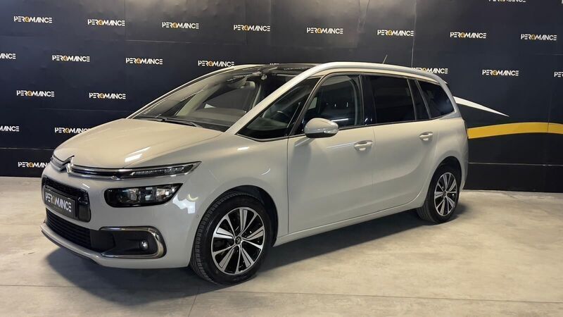 Cinza Usado 2018 Citroën C4 Intensive Monovolume | € 16.600 (Caro) - Imagem 1/4