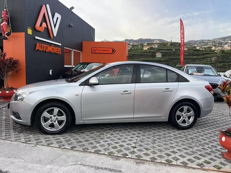 Usado Chevrolet Cruze LS 113 HP (83 kW) 2010 Cinza prata Monovolume