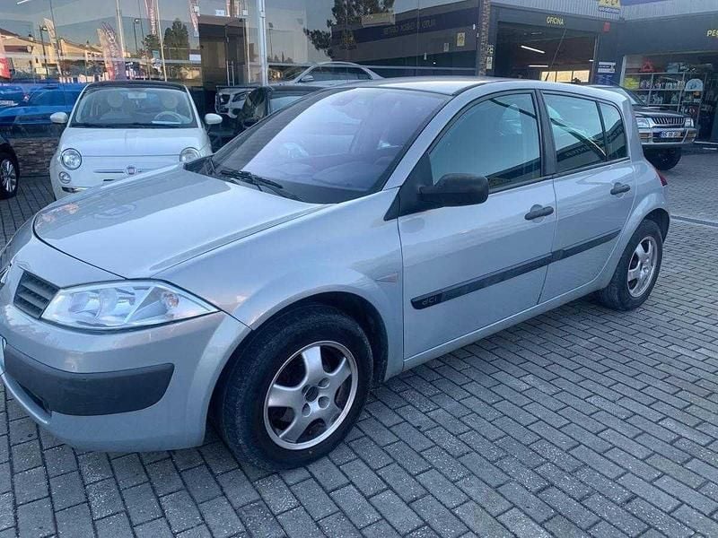 Cinzento Usado 2003 Renault Mégane II | € 2.900 (Preço justo) - Imagem 1/4