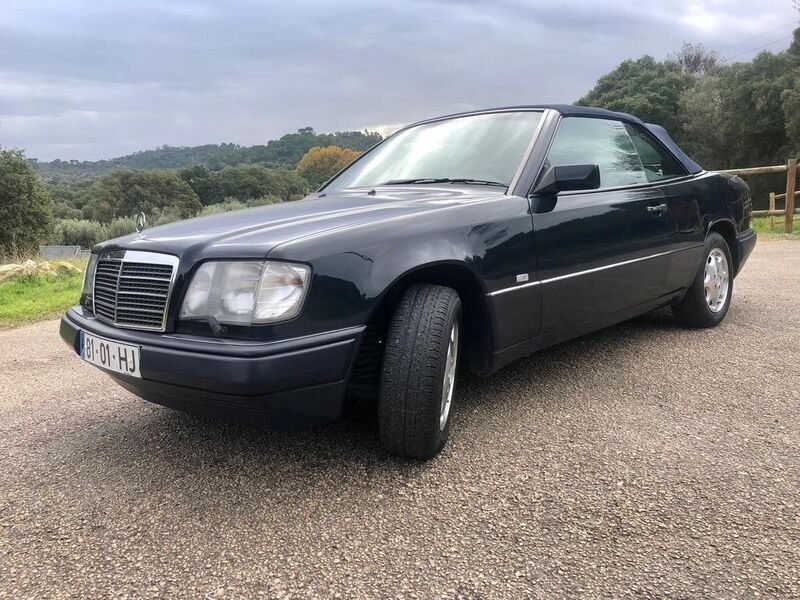 Azul Usado 1996 Mercedes E200 Elegance Sedan | € 20.900 - Imagem 1/4