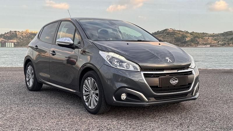 Cinza Usado 2017 Peugeot 208 Citadino | € 11.800 (Preço justo) - Imagem 1/4