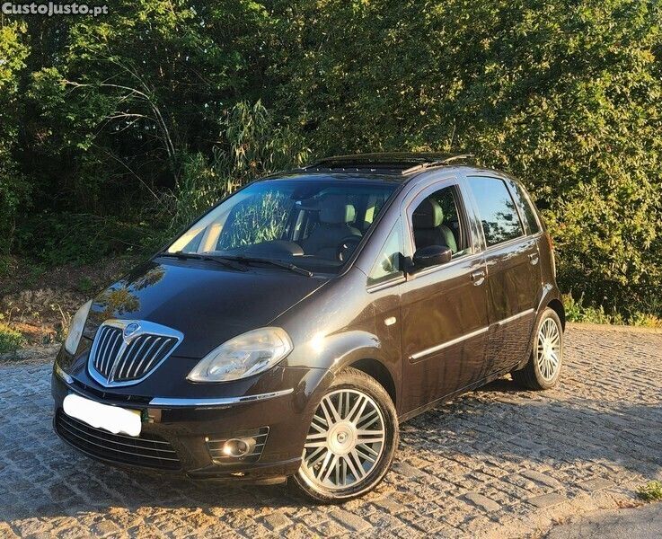 Castanho Usado 2009 Lancia Musa Monovolume | € 2.999 - Imagem 1/1