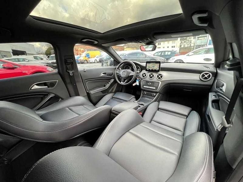 Usado Mercedes CLA180 Shooting Brake Urban 109 HP (80 kW) 2017 Carrinha