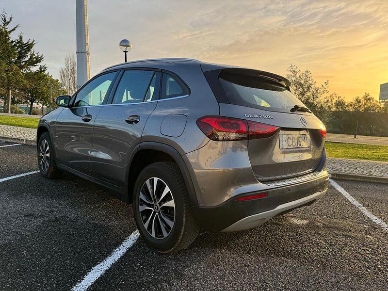 Usado Mercedes GLA250 218 HP (160 kW) 2021 SUV