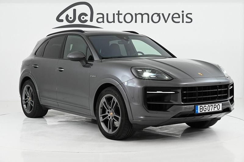Cinza Usado 2024 Porsche Cayenne SUV | € 109.900 - Imagem 1/4