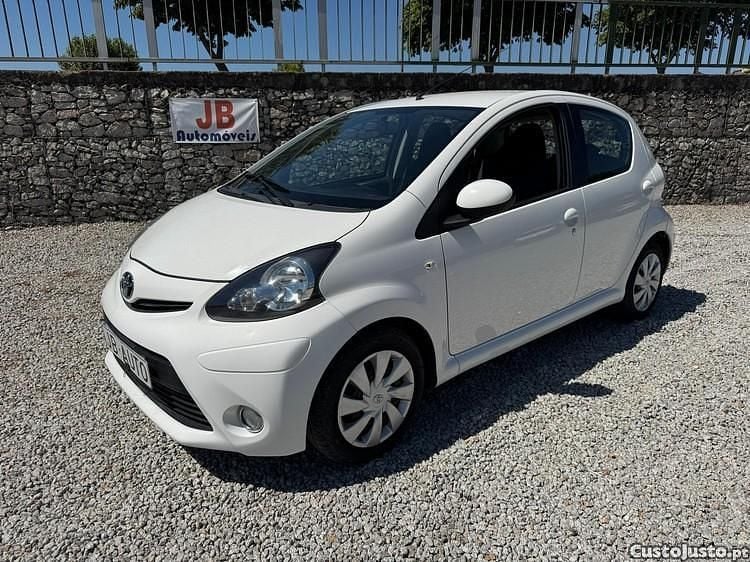 Branco Usado 2014 Toyota Aygo Citadino | € 7.850 (Preço justo) - Imagem 1/1