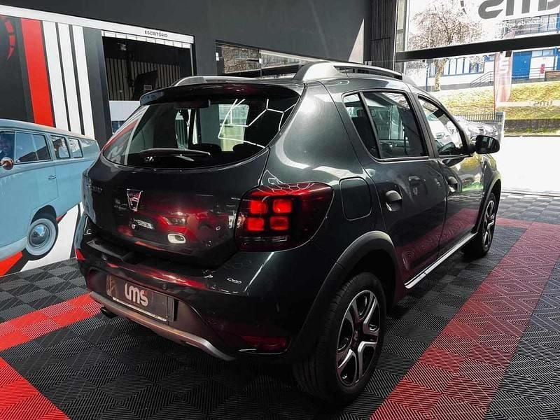 Usado Dacia Sandero Stepway 101 HP (74 kW) 2021 Cinza