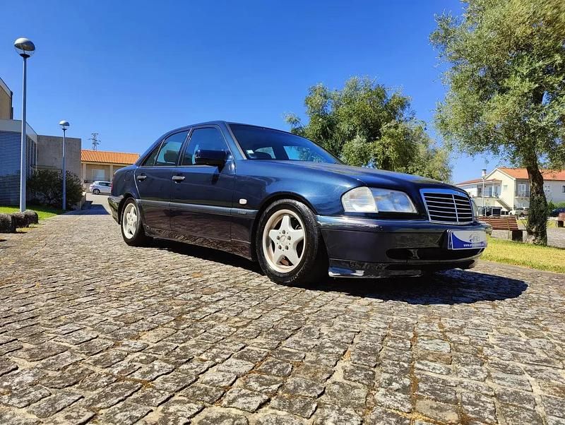 Usado Mercedes C220 Elegance 125 HP (91 kW) 1998 Azul Sedan