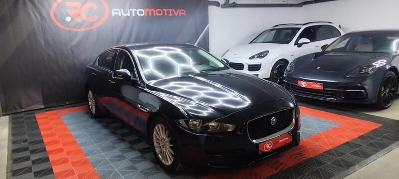 Preto Usado 2017 Jaguar XE Prestige Sedan | € 16.490 (Preço justo) - Imagem 1/4