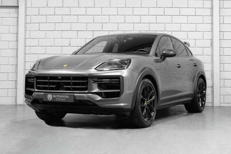 Cinzento Usado 2024 Porsche Cayenne SUV | € 245.000 - Imagem 1/4