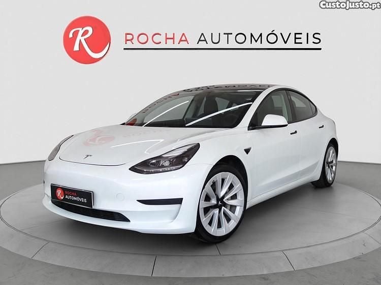 Branco Usado 2021 Tesla Model 3 Standard Range Plus Sedan | € 25.590 (Preço justo) - Imagem 1/1