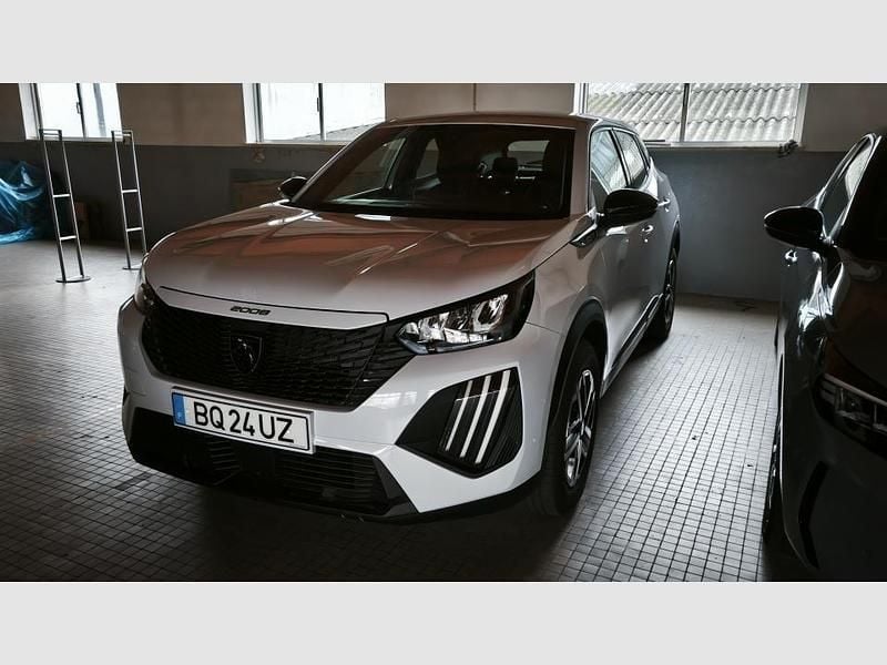 Branco Usado 2025 Peugeot e-2008 SUV | € 28.990 (Preço justo) - Imagem 1/1