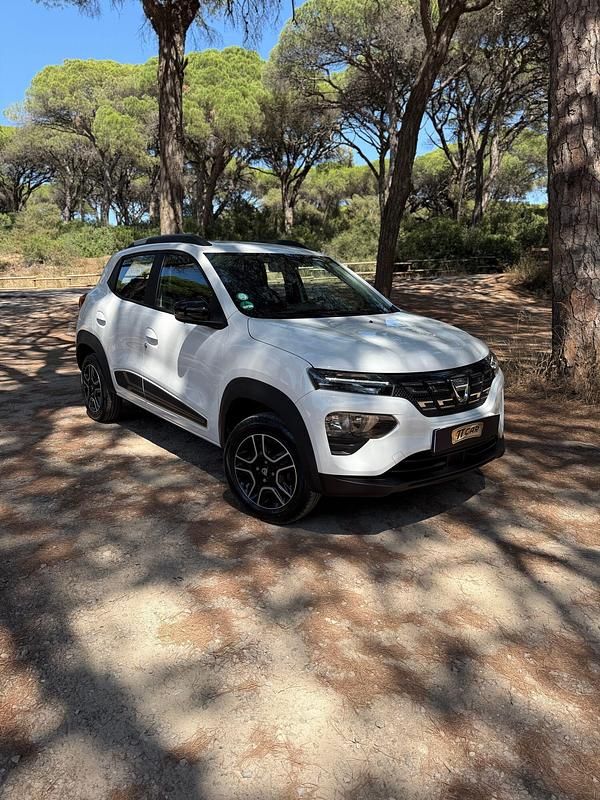 Branco Usado 2022 Dacia Spring Essentiel Citadino | € 11.900 (Preço justo) - Imagem 1/4