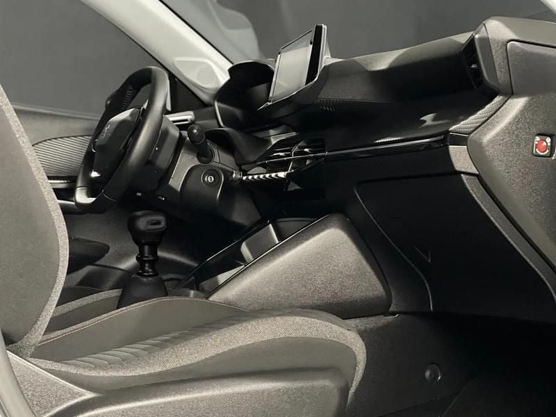 Usado Peugeot 208 Active 75 HP (55 kW) 2023 Cinzento Citadino