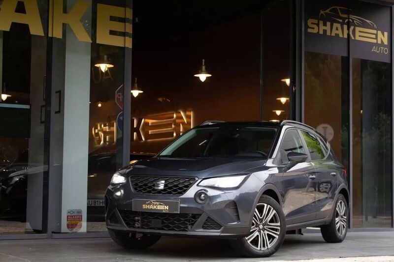Cinzento Usado 2023 Seat Arona Xperience SUV | € 18.750 (Preço justo) - Imagem 1/4