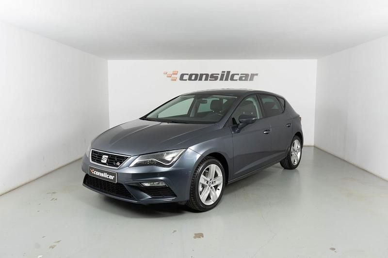 Cinza Usado 2020 Seat Leon FR Citadino | € 14.980 (Preço justo) - Imagem 1/4