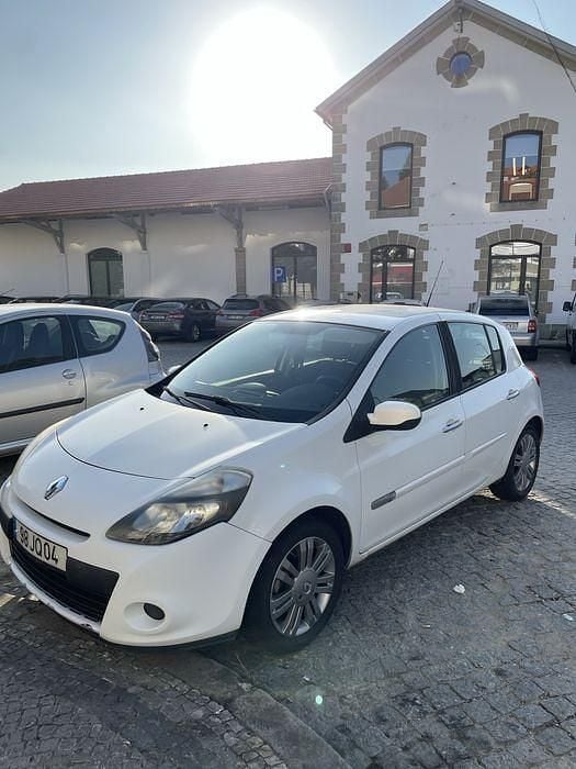 Usado 2010 Renault Clio II Sedan | € 3.700 (Preço justo) - Imagem 1/4