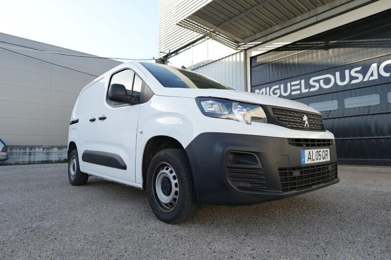Branco Usado 2021 Peugeot Partner Monovolume | € 13.500 (Preço justo) - Imagem 1/4