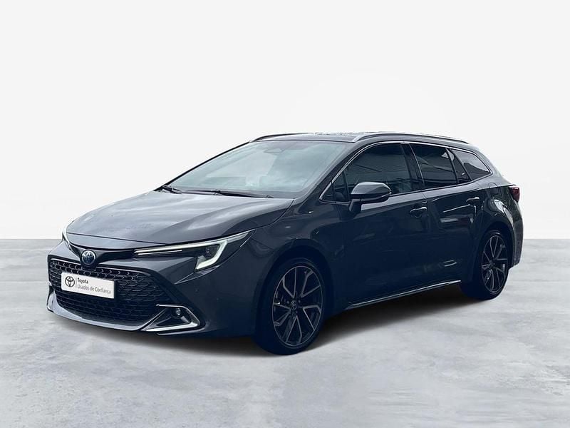 Cinza (pintura metalizada) Usado 2024 Toyota Corolla Sedan | € 42.250 - Imagem 1/4