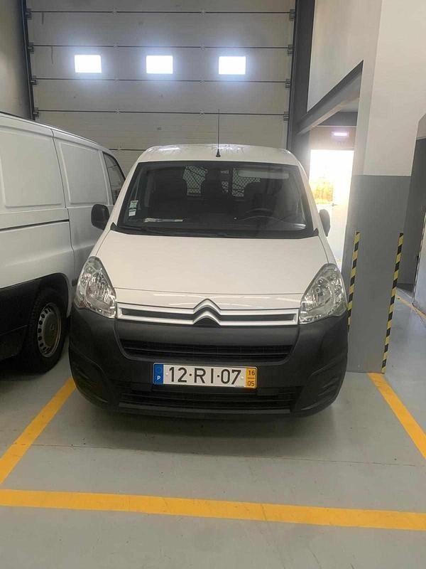 Branco Usado 2016 Citroën Berlingo Monovolume | € 13.950 (Caro) - Imagem 1/4