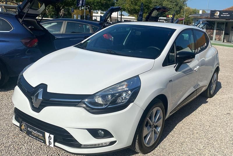 Branco Usado 2017 Renault Clio IV LIMITED | € 12.900 (Preço elevado) - Imagem 1/4