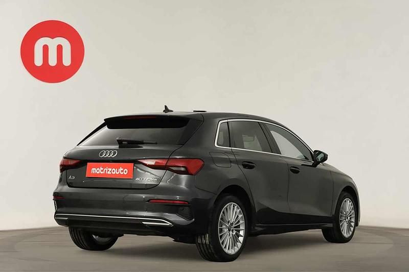 Usado Audi A3 Sportback e-tron Advanced 204 HP (150 kW) 2024 Cinzento Citadino