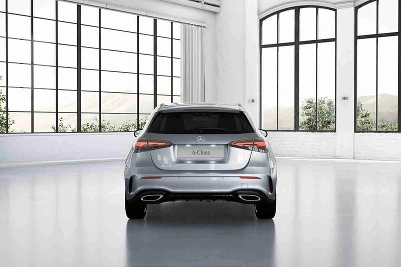 Prateado Novo 2025 Mercedes A200 Citadino | € 49.040 - Imagem 1/4