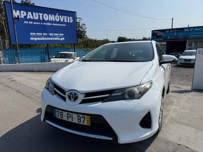 Branco Usado 2014 Toyota Auris | € 9.300 (Preço elevado) - Imagem 1/4