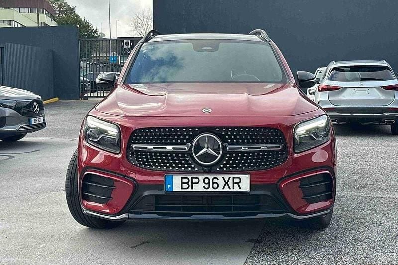 Usado Mercedes 200 150 HP (110 kW) 2025 Vermelho