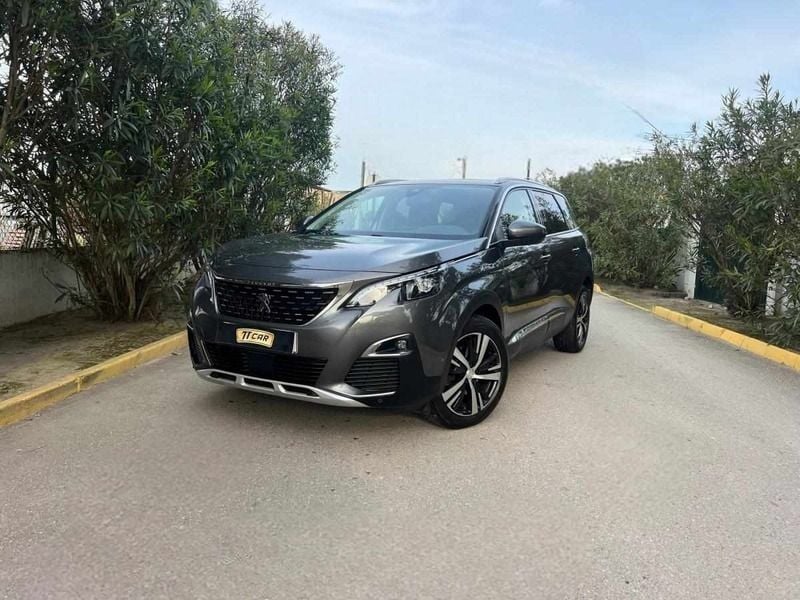 Usado Peugeot 5008 130 HP (95 kW) 2019 Verde Monovolume
