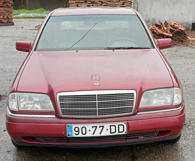 Vermelho Usado 1994 Mercedes C250 Sedan | € 3.500 - Imagem 1/4