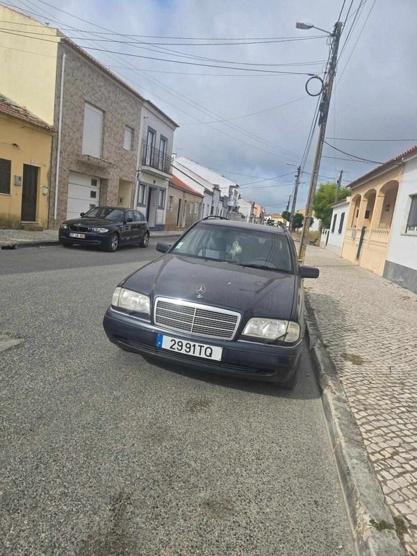 Outra Usado 2001 Mercedes 220 | € 3.800 - Imagem 1/4