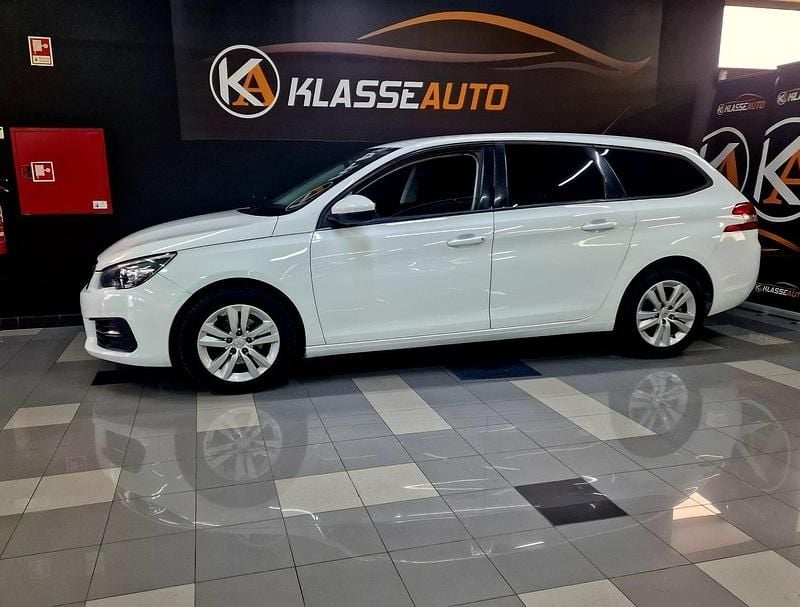 Usado Peugeot 308 Allure 130 HP (95 kW) 2019 Branco Carrinha