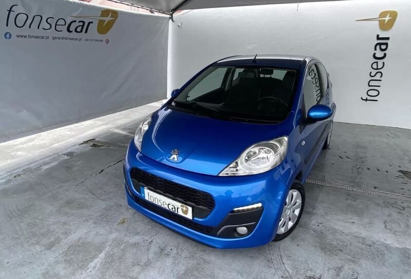 Azul Usado 2013 Peugeot 107 Active Citadino | € 8.990 (Bom preço) - Imagem 1/4