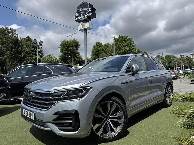 Cinzento Usado 2020 VW Touareg R-line SUV | € 44.900 - Imagem 1/4
